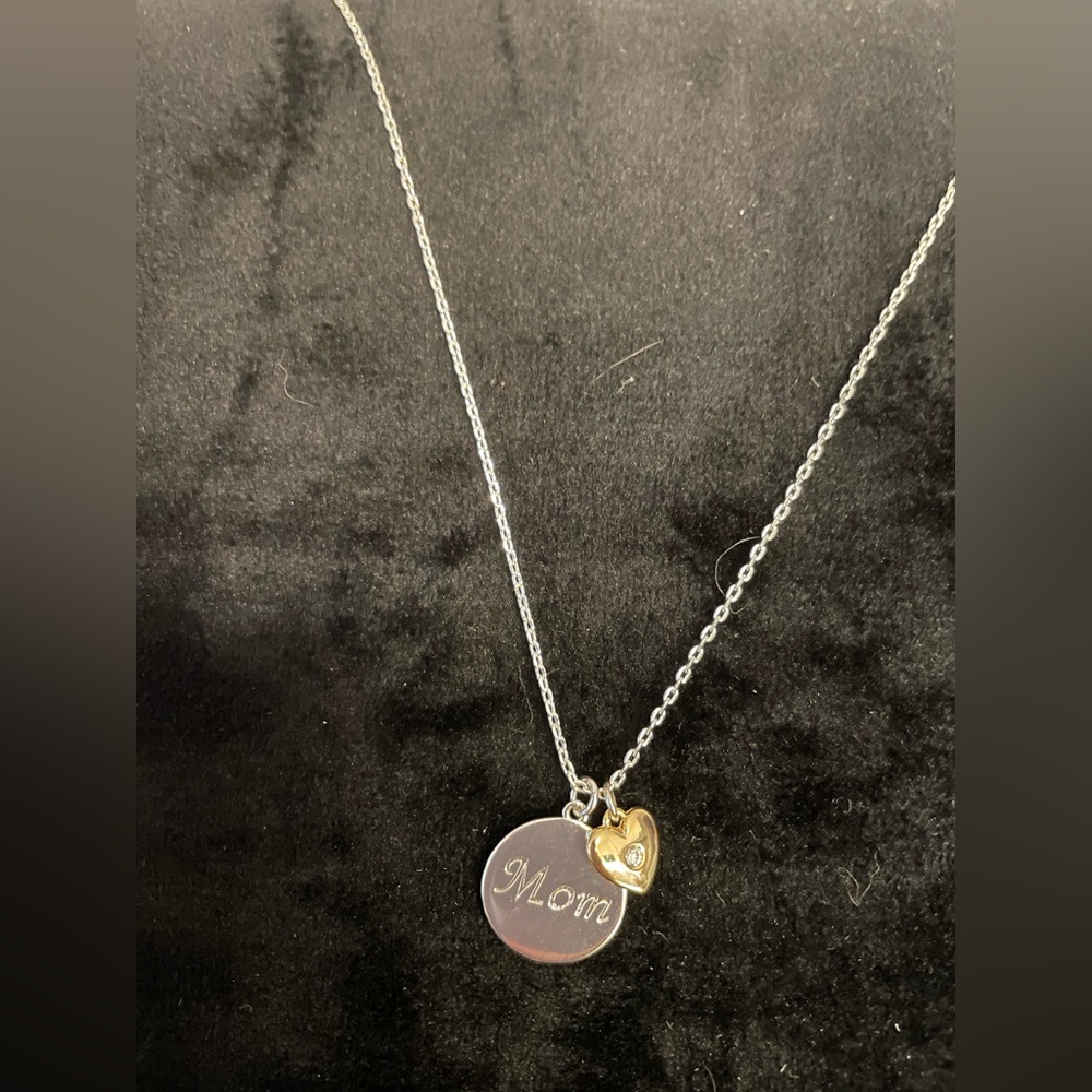 Silver tone ‘Mom' with small gold heart Necklace NIB